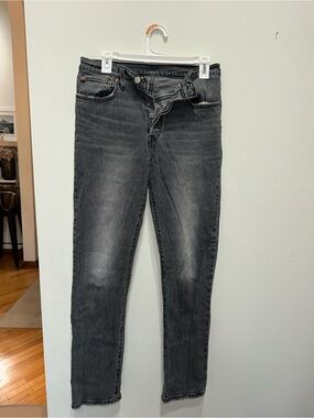 Levi's Straight Leg Women's Jeans in Washed Black